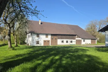 "Juwel im Dornröschenschlaf" - sanierungsbedürftiges Bauernhaus in Atterseenähe