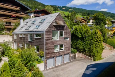 Extravagantes Wohnhaus mit vier Einheiten in Toplage