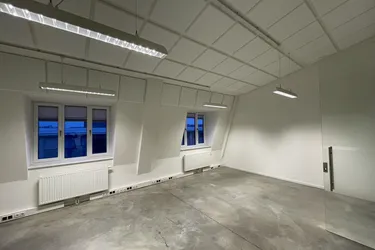 MODERNES 314 m²-BÜRO -- 30 m²-DACHTERRASSE/FERNBLICK -- GARAGE -- U4/U6-NÄHE!