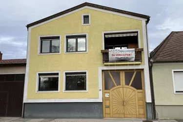 2 EINFAMILIEN-HÄUSER -- 8 ZIMMER!