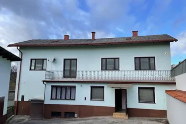 GROSSES EINFAMILIEN-HAUS MIT AUSBAU-MÖGLICHKEIT -- NEBENGEBÄUDE -- GROSSER INNENHOF -- RUHELAGE