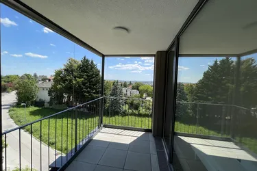 ERSTBEZUG -- TOP-WOHNUNG IM SCHLOSSQUARTIER EISENSTADT -- 2 x LOGGIA -- KLIMA -- GARAGE -- FERNBLICK!