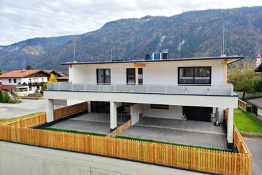 Expose Neubau-Penthouse mit großer 80m² Dachterrasse in Radfeld