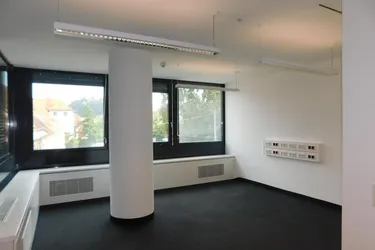 Zentrales Büro mit 25 Räumen