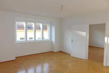 Zentrale 3-Zimmer-Wohnung mit Loggia