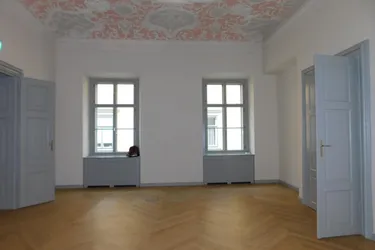 Zentrum: schön saniertes Büro im Palais