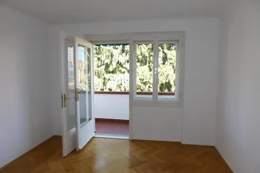 Zentrale 3-Zimmer-Wohnung mit Loggia