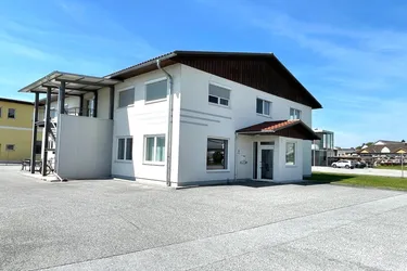 Moderne, barrierefreie Werkstätte/ Produktionsstätte mit Büroflächen