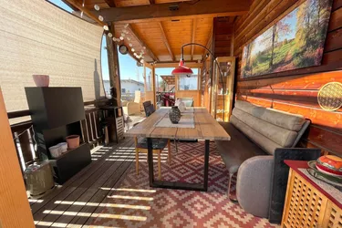 Wohnen im Grünen mit Balkon, windgeschützter Terrasse und Garten