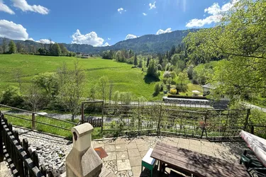 Naturverbundenes Haus mit Bergblick ins Grüne und Stalleinrichtung