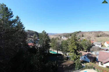HAUS MIT 5 WEINKELLERN - UNVERBAUBARER AUSBLICK