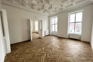 REPRÄSENTATIVES TEILWEISE SANIERUNGSBEDÜRFTIGES ALTBAUBÜRO - SCHWARZENBERGPLATZNÄHE