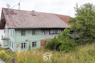Waldzell - Baufälliges Bauernhaus im Dorfgebiet