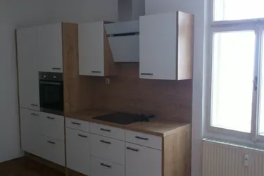 Expose Geräumige, sehr gut aufgeteilte 2-Zi-Wohnung mit möblierter Küche in zentraler Lage in Ried