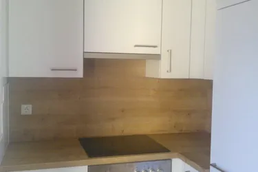 Expose Gut geschnittene 2-Zimmer-Wohnung in zentraler und doch ruhiger Lage mit möblierter Küche in Ried