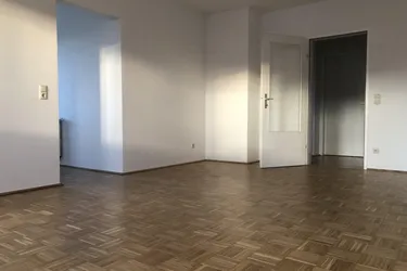 Expose Schöne 3-Zimmer Wohnung im 1. OG mit Loggia