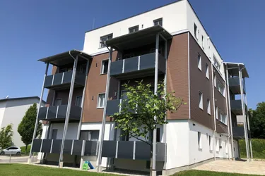 Expose Hochwertig sanierte 4-Zimmer-Wohnung mit Balkon in Höhnhart / Erstbezug