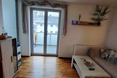 helle, freundliche 2-Zimmer Wohnung mit Balkon im Zentrum von Aspach