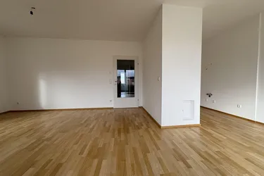 Helle 3-Zimmer Wohnung mit Loggia und Balkon
