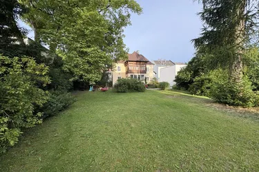 Seltene Kaufgelegenheit: Villenartiges Wohnhaus mit großem Garten im Zentrum von Ried