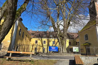 Schloß Waxenberg - Zimmer in Dauermiete als Zweitwohnsitz - versch. Größen - großer Gemeinschaftsgarten