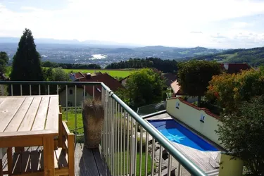 Beste Aussicht, beste Lage - Hausanteil mit Garten und Pool