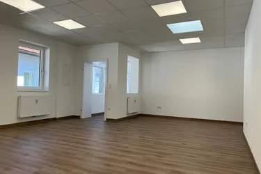 Stilvoll renovierte Büro/ Kanzleifläche in Altbau-Ambiente im Zentrum Leonding