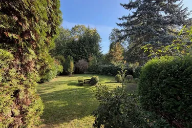 Traumgrundstück mit Haus und Grillplatz