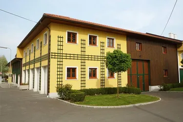 Verkehrsgünstig gelegene Großgarage 