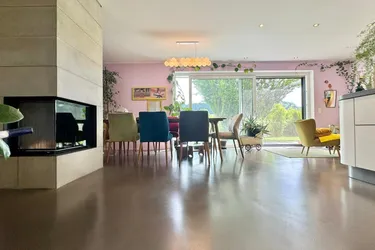 Exklusives, neuwertiges Einfamilienhaus in TOP LAGE mit Doppelgarage und Naturpool