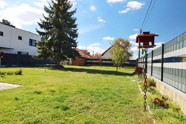 SONNIGES, RUHIGES GRUNDSTÜCK MIT ALTBESTAND UND VIEL POTENZIAL