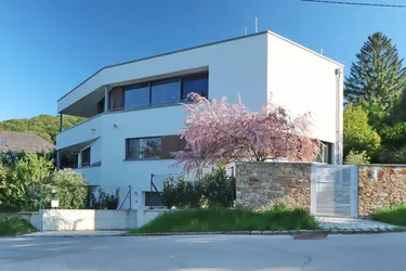 SYTLISCHE ARCHITEKTENVILLA IN BESTER LAGE