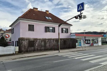 ANWESEN IN ST. VEIT AN DER GLAN - ZENTRALE LAGE - 3 HÄUSER - GROSSER GARTEN - MEHRFACHNUTZUNG MÖGLICH