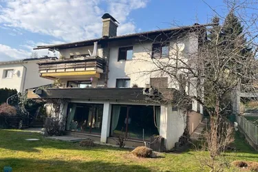 St. Martin-Kreuzbergl: Großzügiges Wohnhaus mit 2 Wohneinheiten und Doppelgarage, Indoorpool mit Wellnessbereich, Südlage, Fernsicht