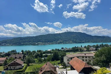 Traum-Terrassenwohnung in Pörtschach am Wörther See ab ca. Ende 2027 langfristig zu mieten: 4 Zimmer, teilmöbliert, 153m², 1 A Lage, 2 Tiefgaragenplätze