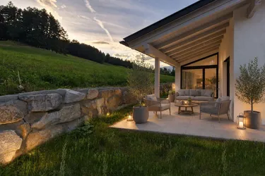 Ein Ort zum Ankommen – Bungalow mit Wohlfühlgarten und beeindruckendem Bergpanorama