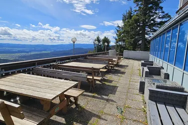 Gastrofläche mit riesiger Terrasse und spektakulärem Fernblick - Toplage im Naturpark Hohe Wand