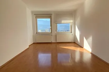 Uni/Kiniknähe: 2 Zimmer-DG-Büro/Wohnung mit traumhafter Panoramaaussicht zu verkaufen