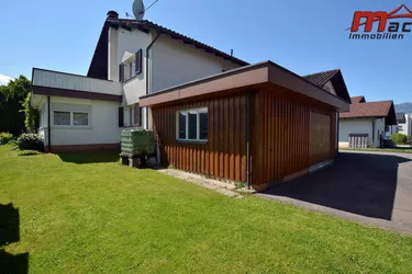 Geräumiges Mehrfamilienhaus auf großem Baugrund in bester Lage