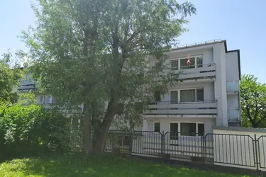 IBK-Hötting in UNI-Nähe: Sanierte, helle Garconniere mit Balkon und Kellerabteil!