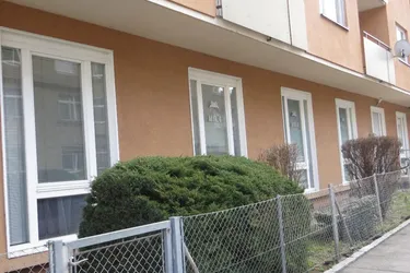 IBK-Pradl: 2 freie geräumige, helle WG-Zimmer für Studenten oder Berufstätige in einer 8er WG-Wohnung ab 1.Juli 2025!