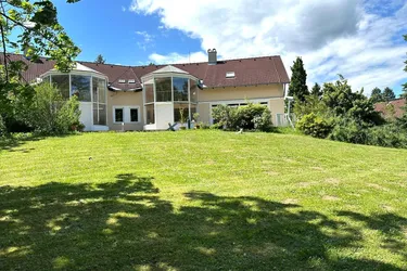 UNGARN/Köszegszerdahely: Moderne Villa an der Grenze zu Österreich mit Tiefgarage u. Wellnessbereich auf 6000m²Grund in sonniger Ruhelage!