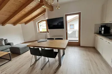 Obergeschoss eines Zweifamilienwohnhauses (2 Wohnungen) in Neustift / Neder zu verkaufen