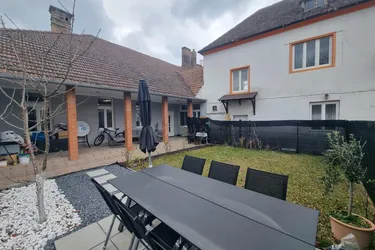 Gleich drei Häuser auf einem Grundstück