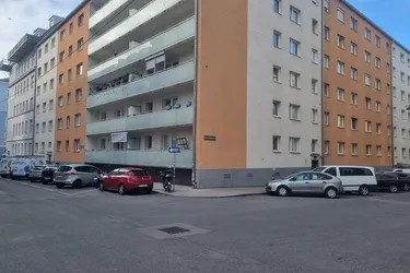 Helle Stadtwohnung mit Loggia - 3-Zimmer, separate Küche, 3. Liftstock - Ideal für Familien &amp; WGs!