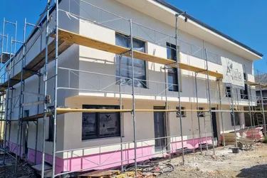 ZIEGELMASSIVHAUS VOLL UNTERKELLERT MIT EIGENGARTEN UND 2 PKW-STELLPLÄTZEN - ENERGIEEFFIZIENTES WOHNEN IN RUHIGER LAGE