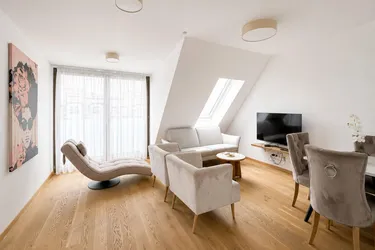 Klimatisierte 3-Zimmer-Dachgeschosswohnung mit hochwertiger Ausstattung &amp; Westbalkon