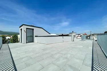 PROVISIONSFREI - ANLAGEWOHNUNGSPREIS NEUBAU | Klimatisierte 4-Zimmer Dachgeschoss-Traum mit Anninger-Blick &amp; riesiger Dachterrasse im Zentrum