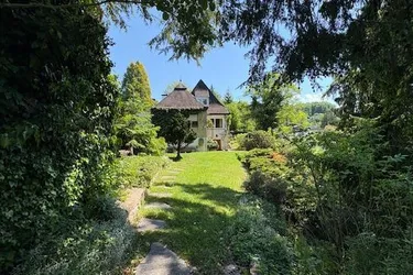 Entzückende kleine Villa im Cottage Stil - Traumlage ! Nachricht