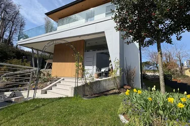 Attraktive Einfamilienvilla - top Ausstattung (Lift, Pool) - hervorragende Lage - Salzburg Süd